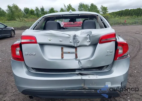 2013 Volvo S60 T6/T6 Platinum/T6 Premier Plus/T6 R-Design/T6 R-Design Platinum z USA, uszkodzony, nr VIN YV1902FH3D2186458